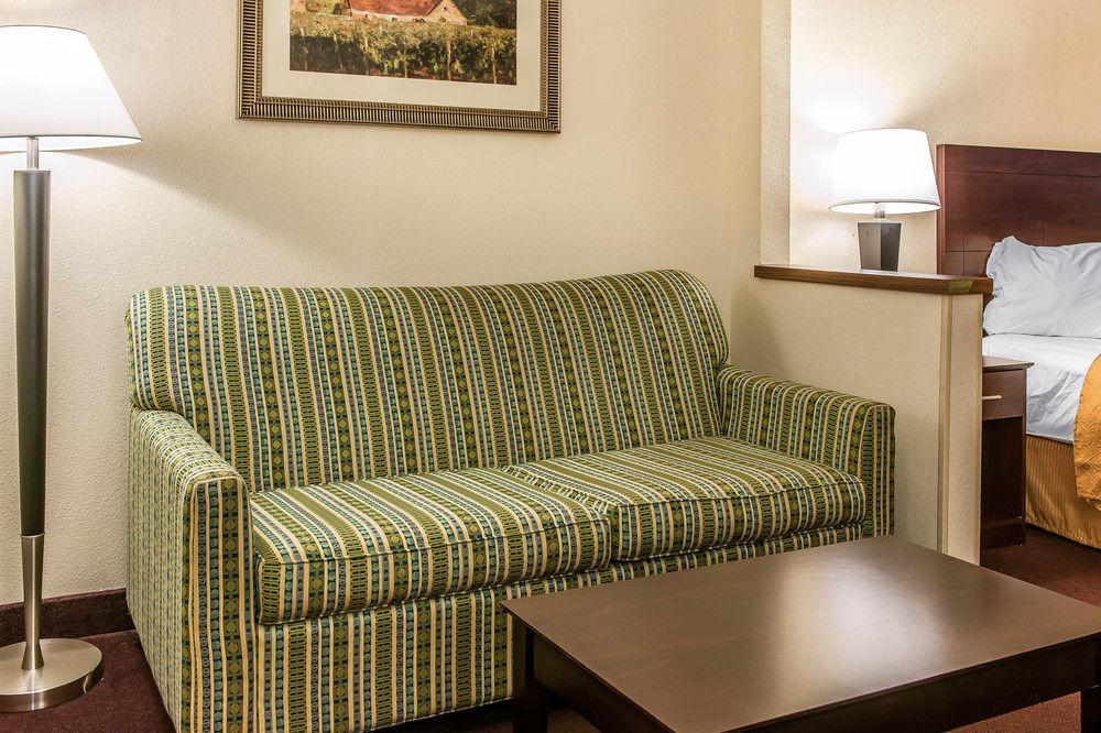 Quality Inn & Suites Danville Extérieur photo