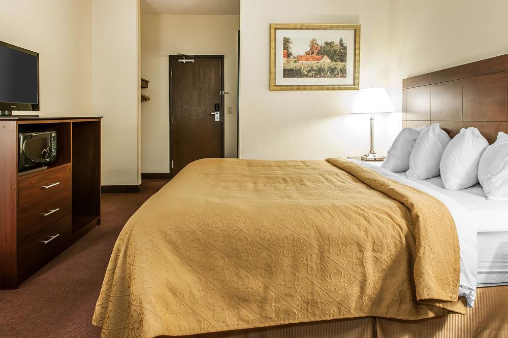 Quality Inn & Suites Danville Extérieur photo