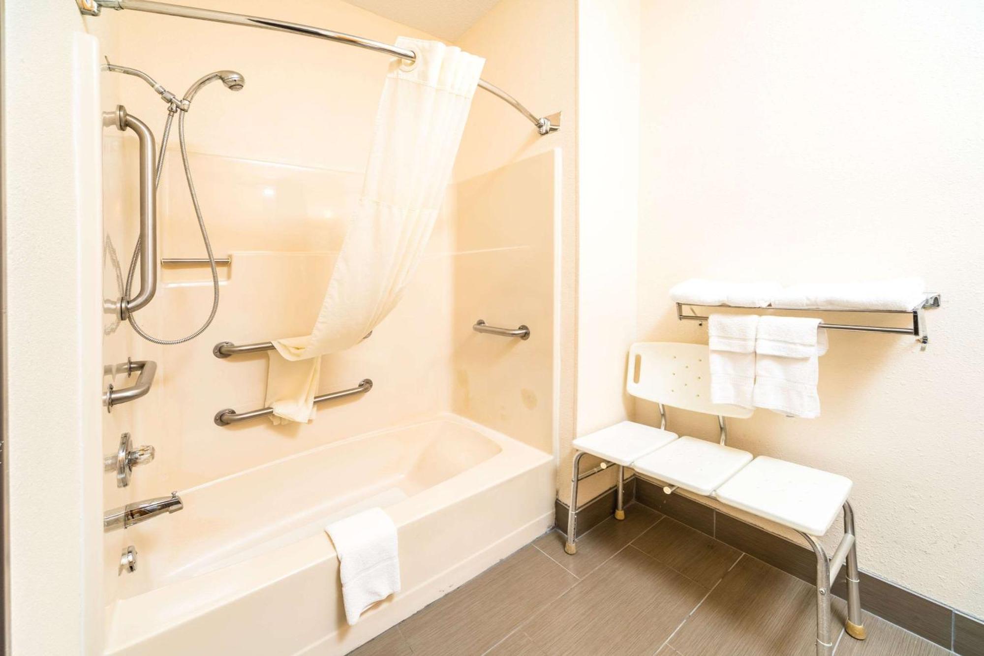 Quality Inn & Suites Danville Extérieur photo