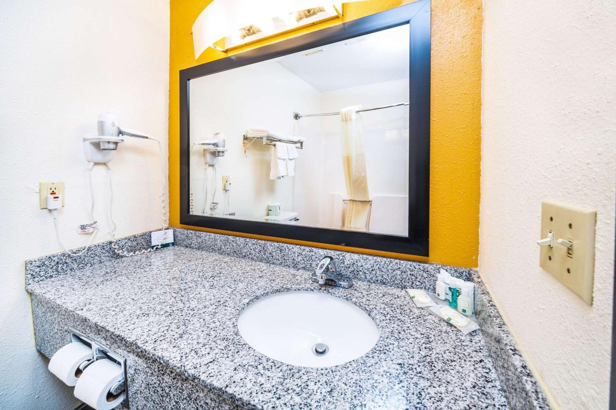 Quality Inn & Suites Danville Extérieur photo