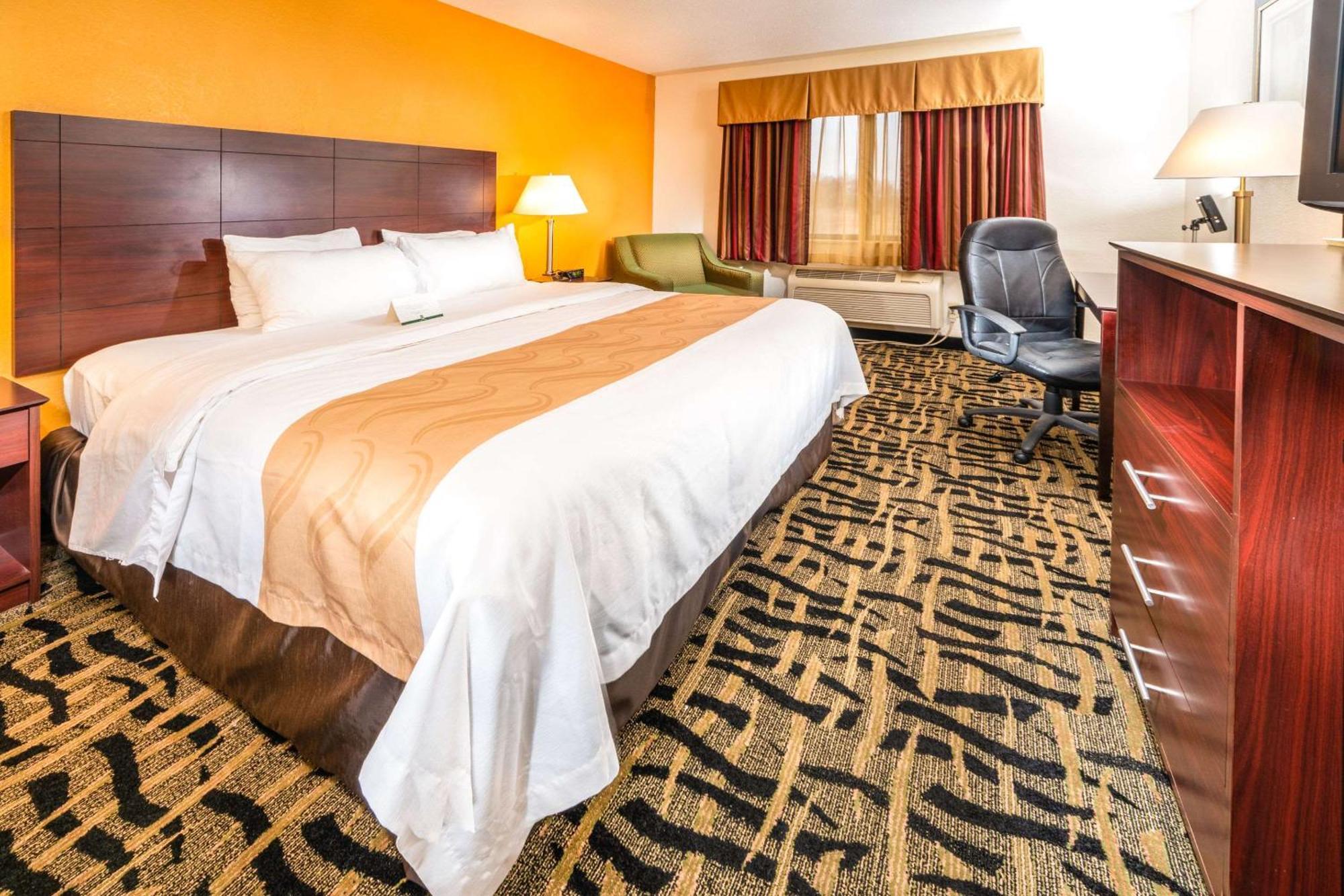 Quality Inn & Suites Danville Extérieur photo