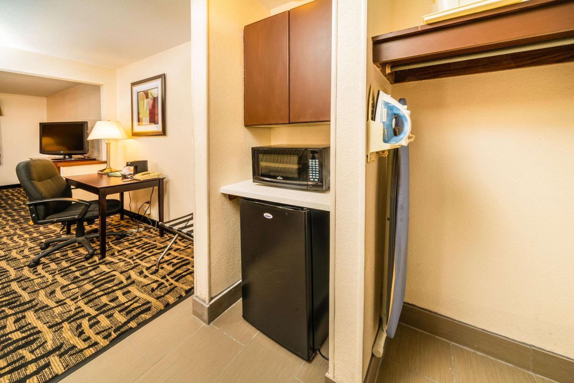 Quality Inn & Suites Danville Extérieur photo