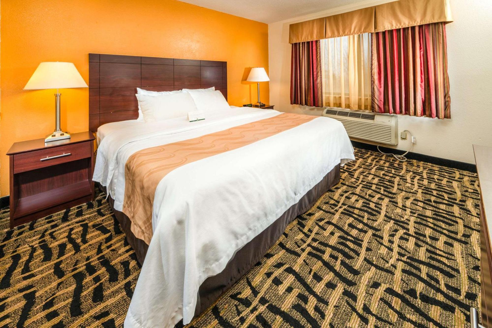 Quality Inn & Suites Danville Extérieur photo