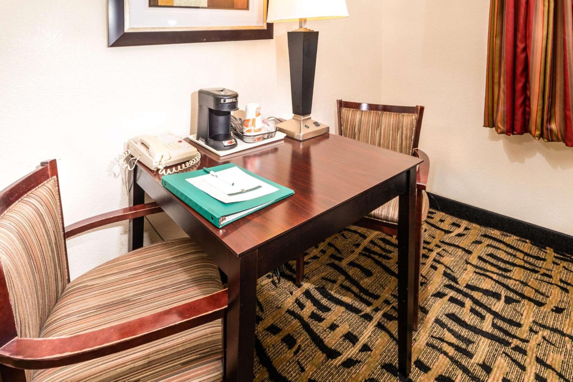 Quality Inn & Suites Danville Extérieur photo
