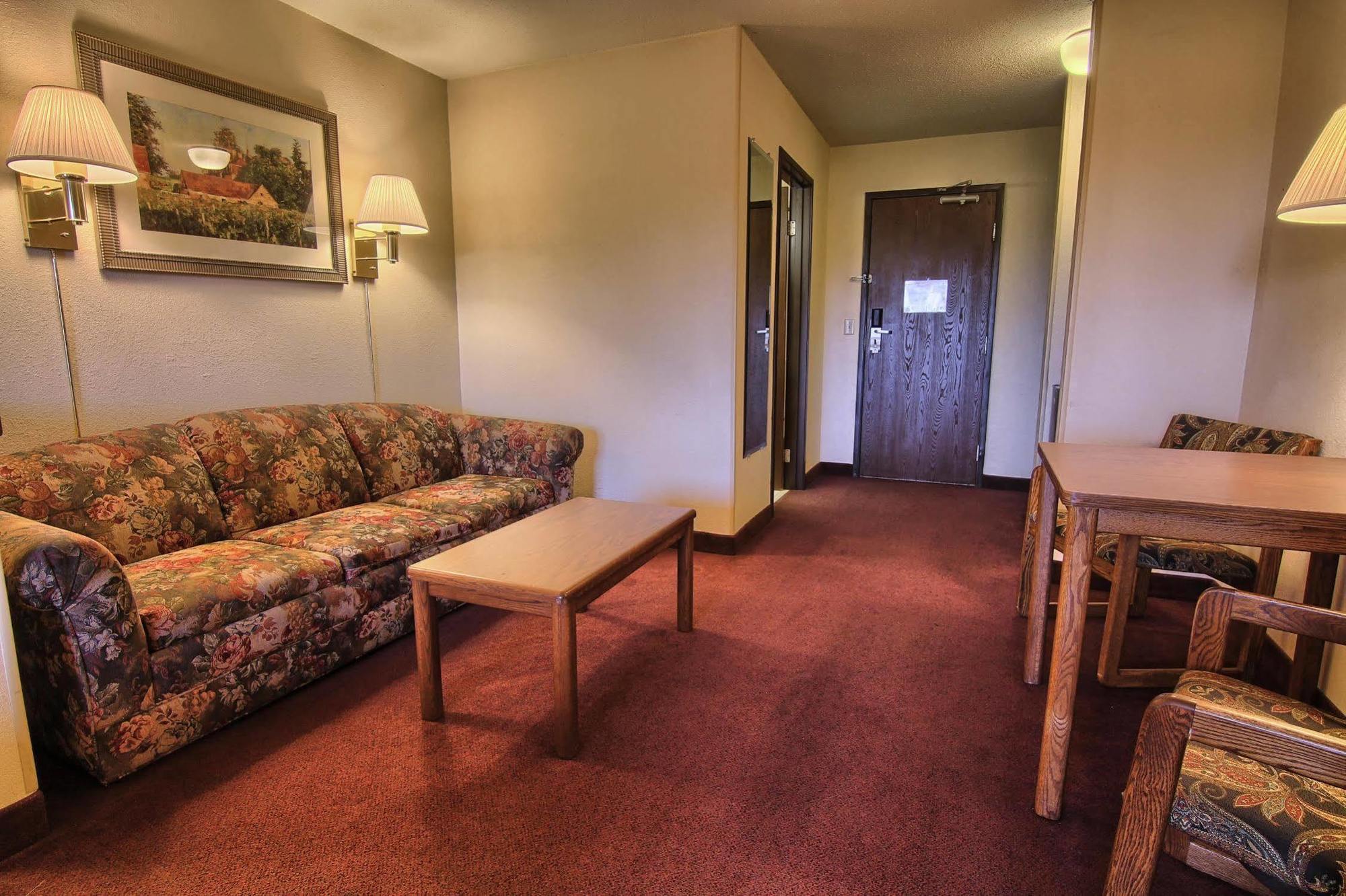 Quality Inn & Suites Danville Extérieur photo